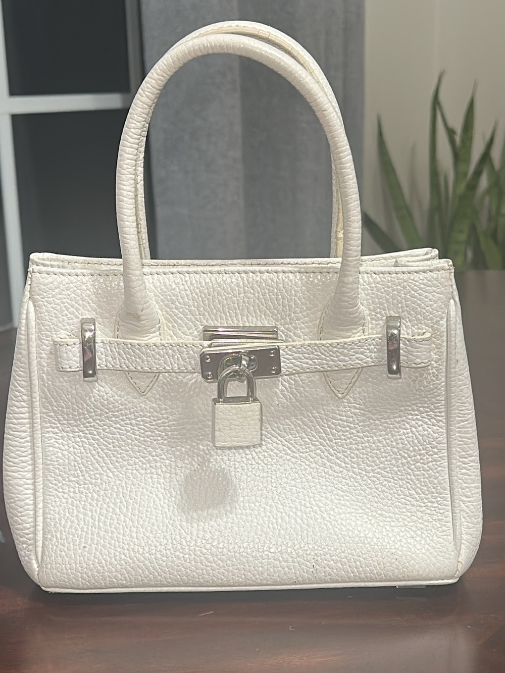 Jasper Conran Pebble Leather Top-Handle Satchel with Lock Accent. 8X6 (bags25)